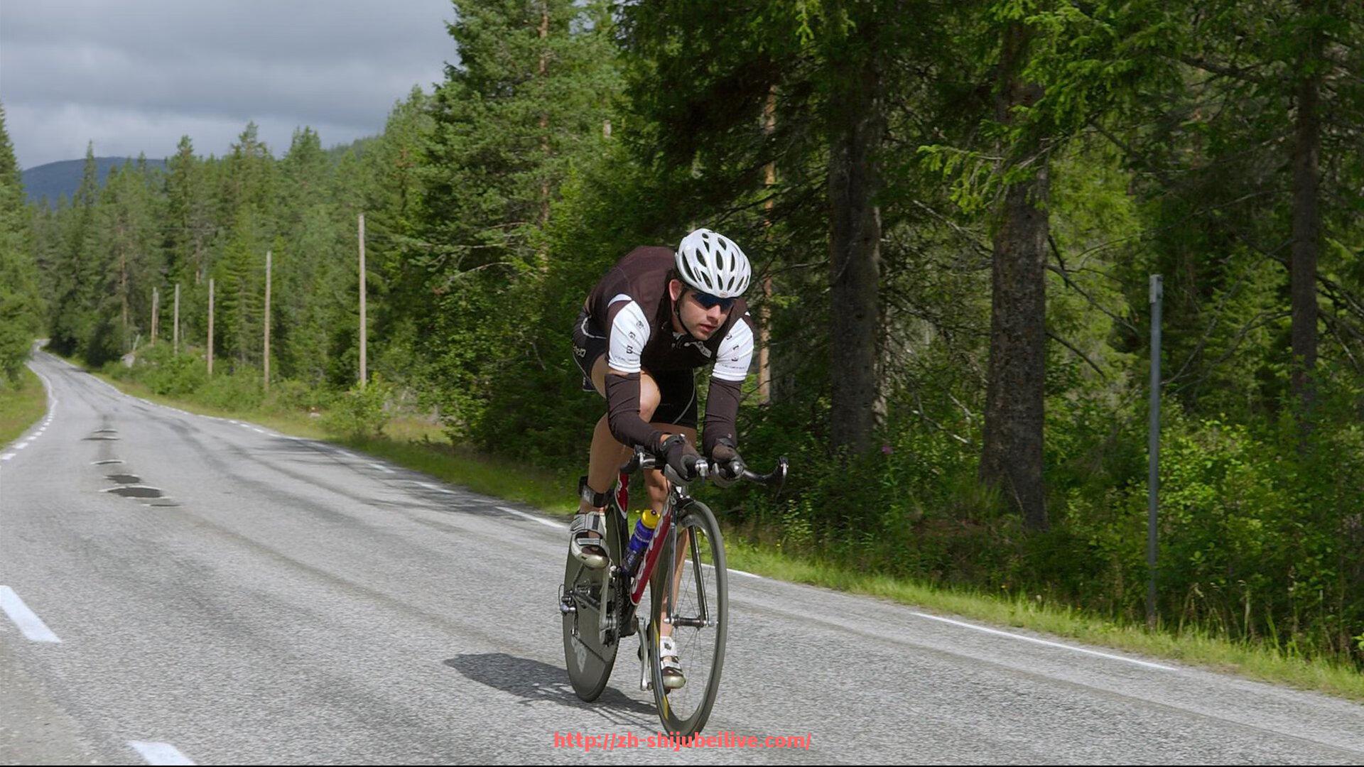 世俱杯直播-世俱杯球鞋缓震材料市场对比及性能优势分析
